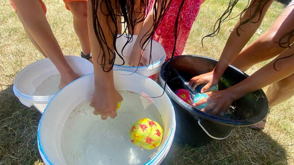 Foto: Lekker samen spelen tijdens Nationale Buitenspeeldag