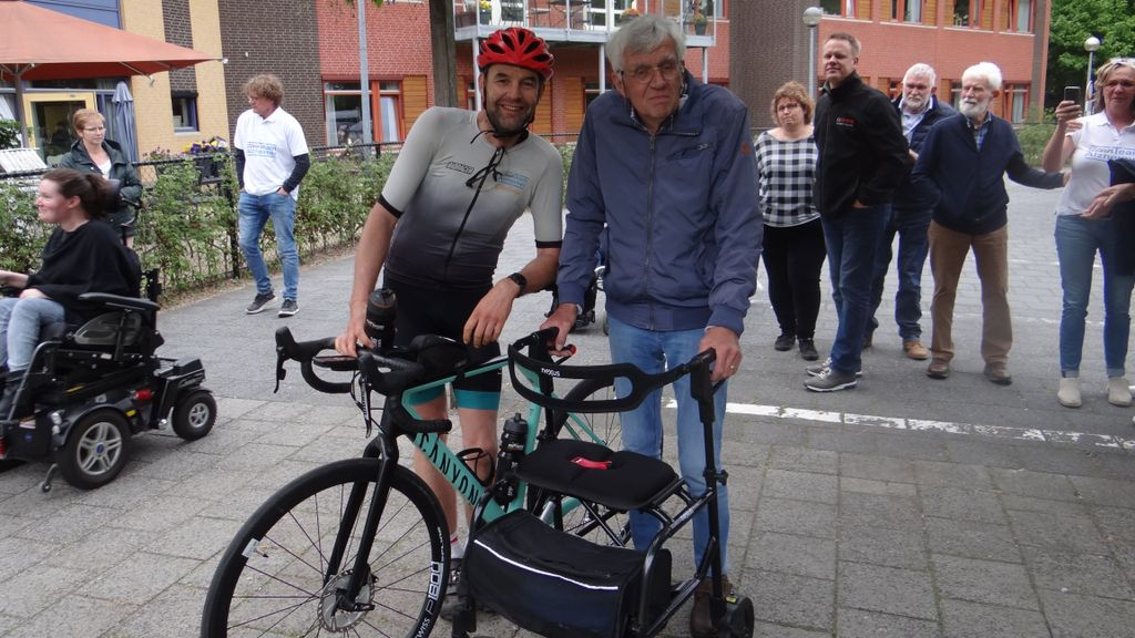 Foto: Sander fietst Elfstedentocht voor Alzheimer Nederland