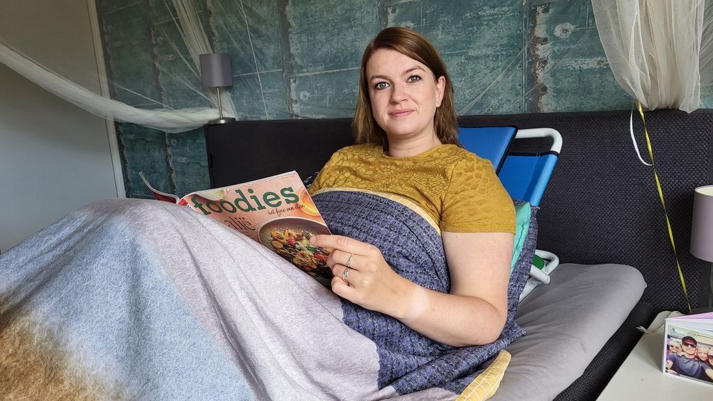 Foto: Bernadette moest anderhalf jaar wachten op haar operatie: 'Dat vréét aan je'