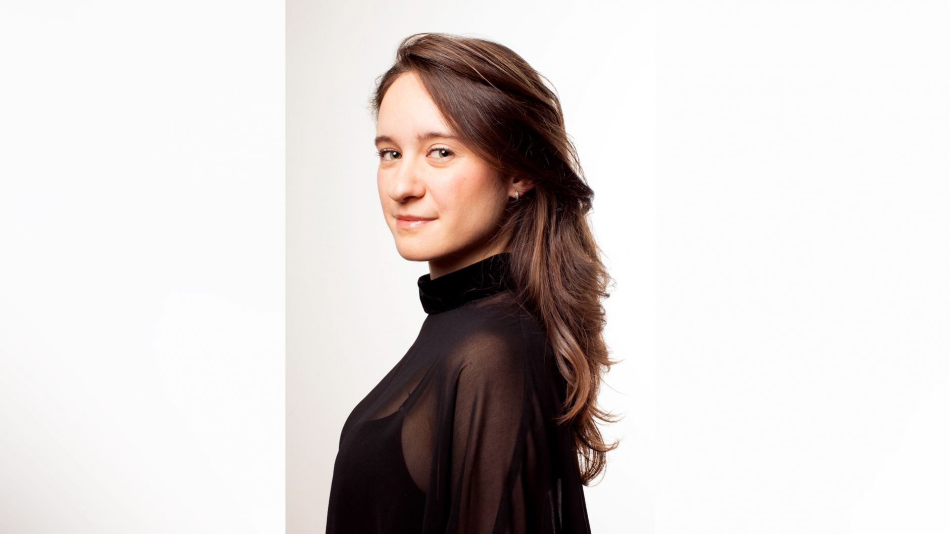 Foto: Young artist in residence Kalina Vladovska treedt op in Nunspeet