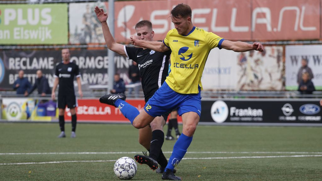 Foto: Nunspeet verliest “Derby van de Veluwe” in blessuretijd