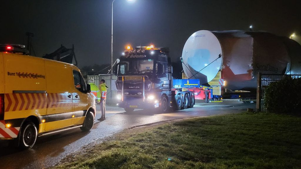 Foto: Gigantisch filter vervoerd naar fabriek Nestlé Nunspeet