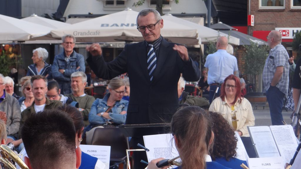 Foto: Peter Does legt na 35 jaar het dirigeerstokje neer