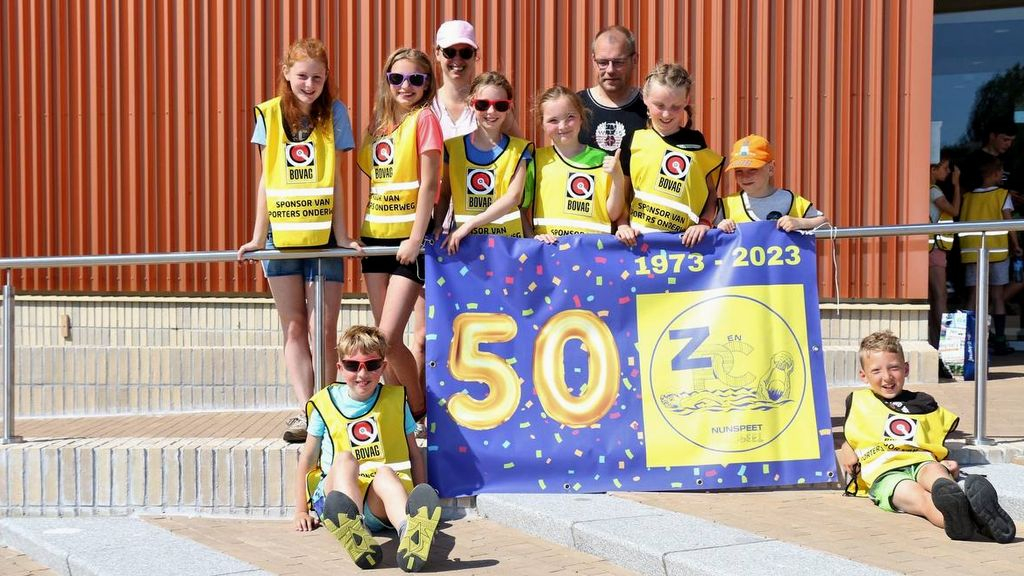 Foto: Goed gevierd; 50 jaar Zwem- en Poloclub Nunspeet