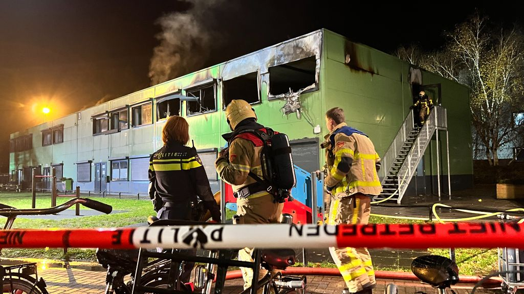 Foto: Bewoners opgepakt om brand in asielzoekerscentrum Harderwijk