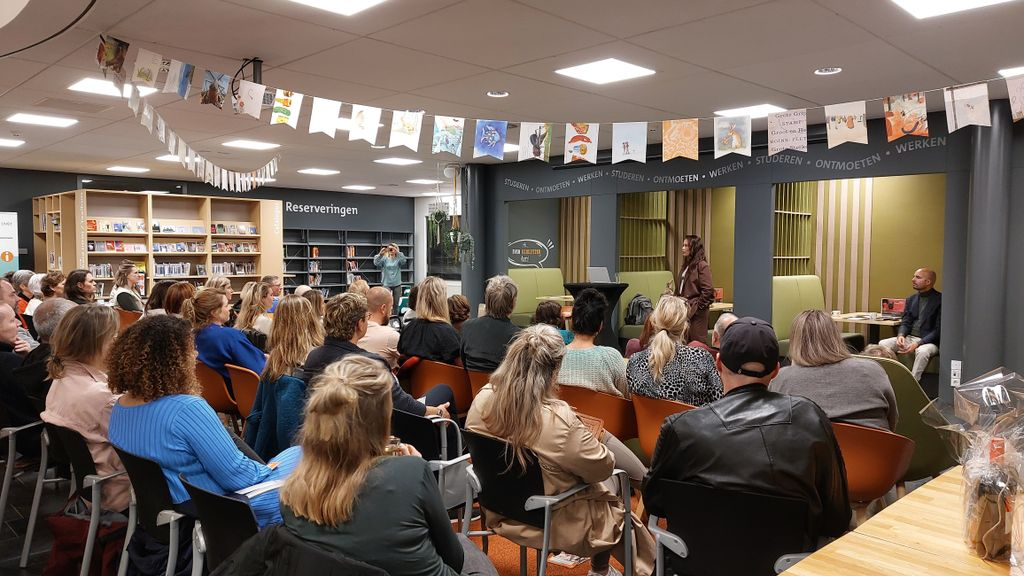 Foto: Geslaagde boekpresentatie 'Gedachteloos'