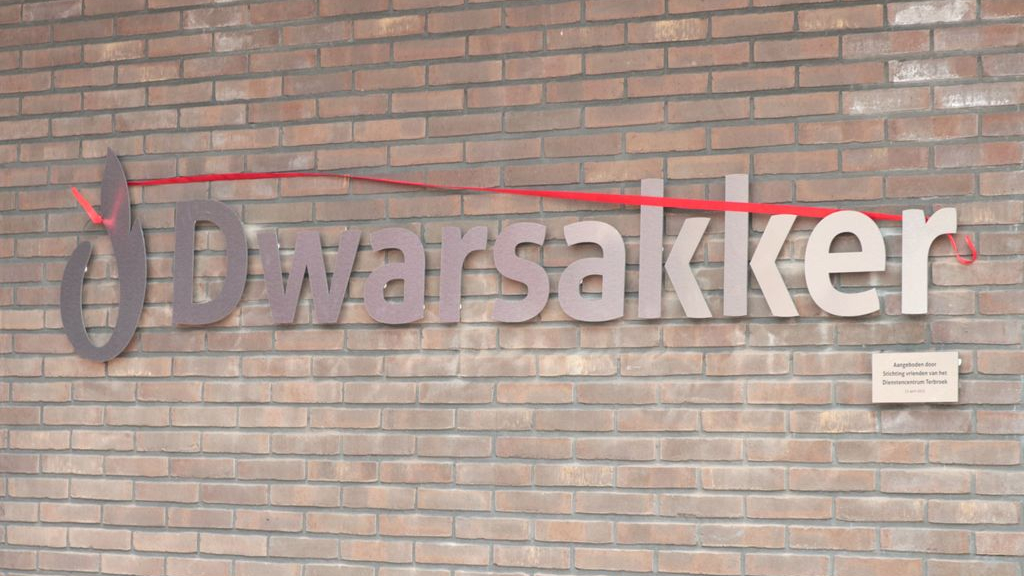 Foto: Burgemeester Luteijn opent Dwarsakker