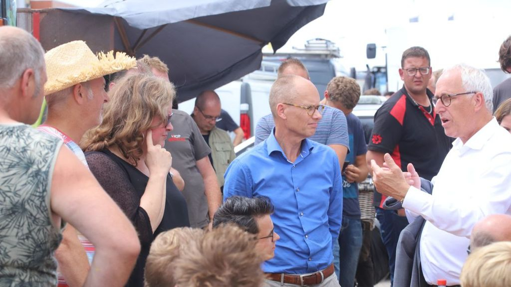 Foto: Boeren zoeken burgemeester thuis op: 'Ze gaan een grens over'