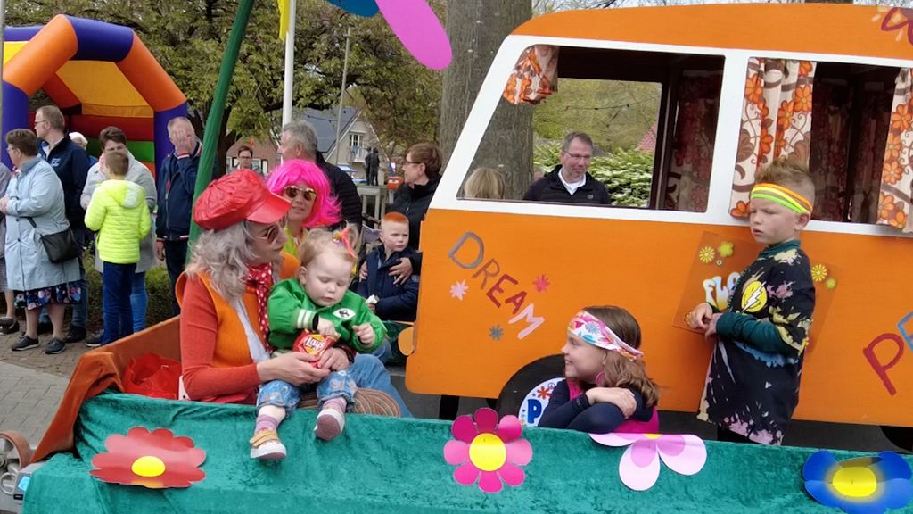 Foto: Hulshorst dost uit tijdens Koningsdag