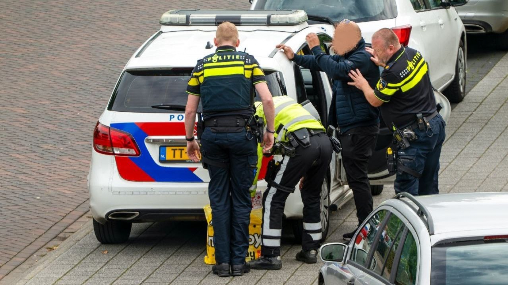 Foto: Aanhouding persoon aan de Driestweg in Nunspeet