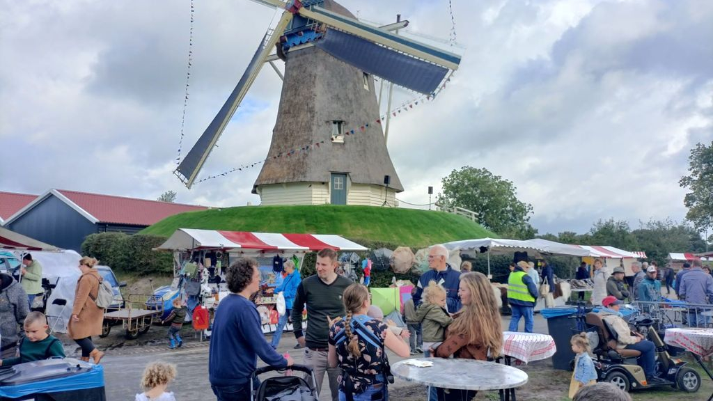 Foto: Folklore op boerenlanddag Molen de Duif