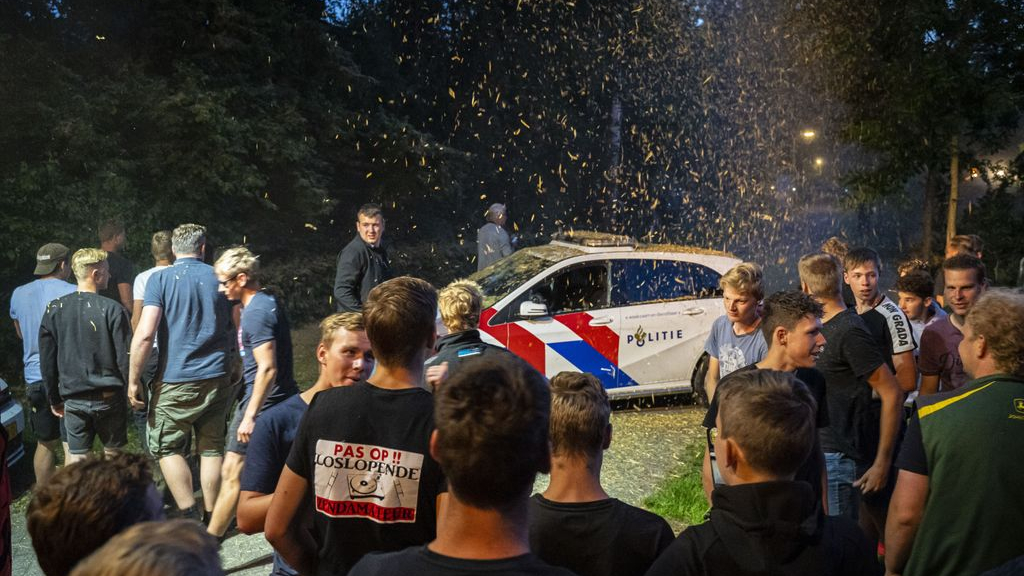 Foto: Politie tegen relschoppers boerenprotest: 'Meld je, of we zetten beelden online'