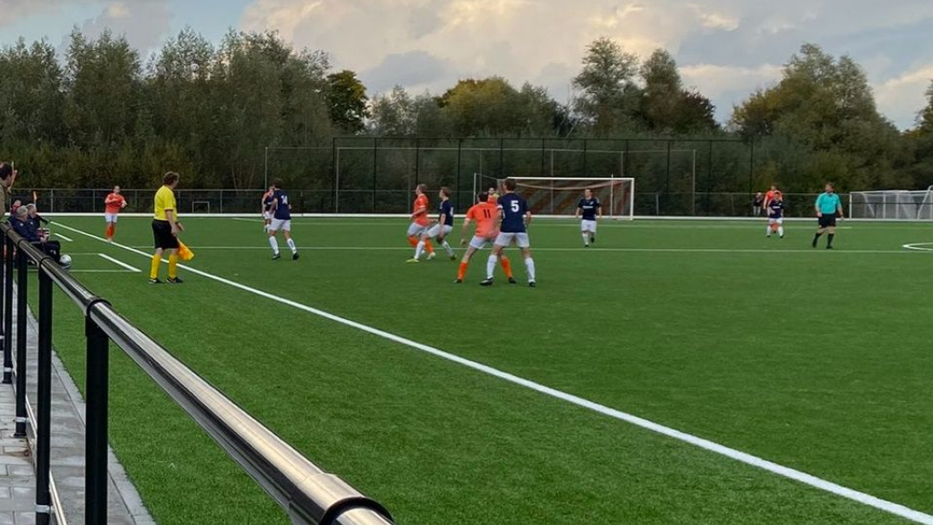 Foto: Hoevelaken verliest van DVV 3-1