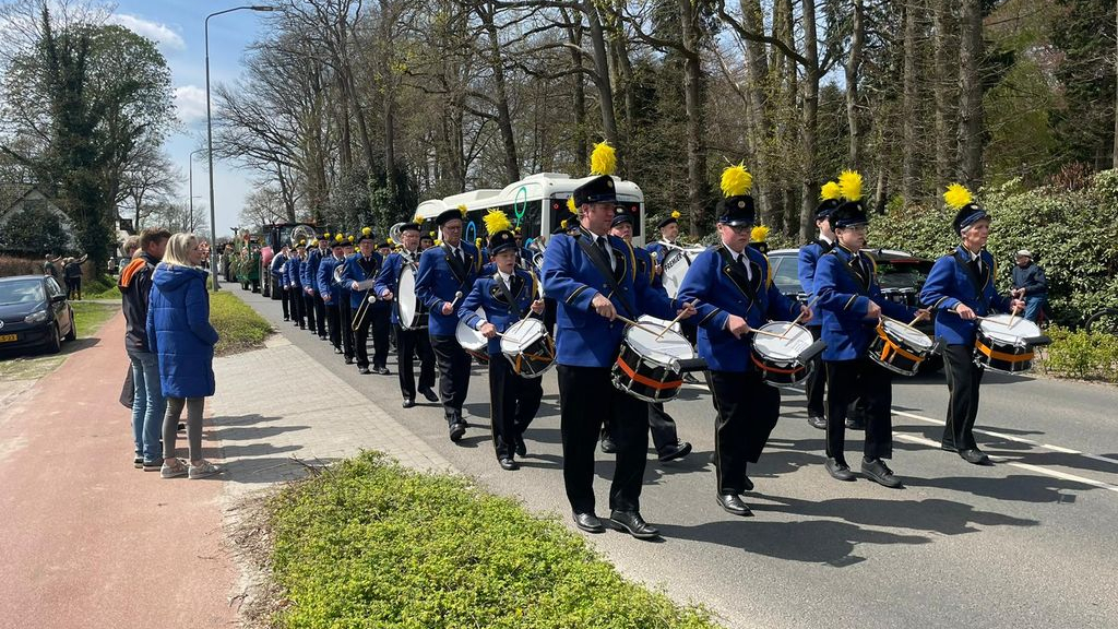 Foto: Heerlijke baksels, goede muziek en prachtige karren in Hulshorst