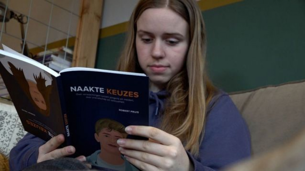 Foto: Robert wil dat jongeren meer praten over seks en schreef daarom een boek