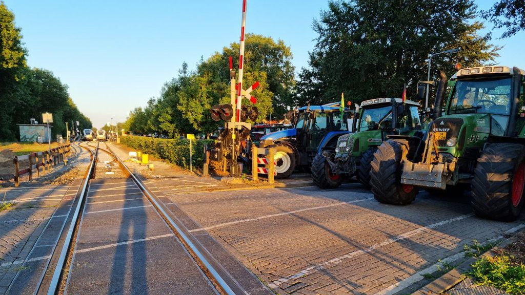 Foto: 'Enorm' boerenprotest vindt plaats bij boer in Stroe
