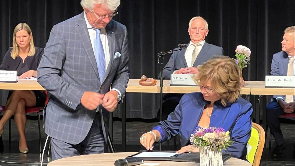 Foto: Céline Blom geïnstalleerd als burgemeester van Nunspeet