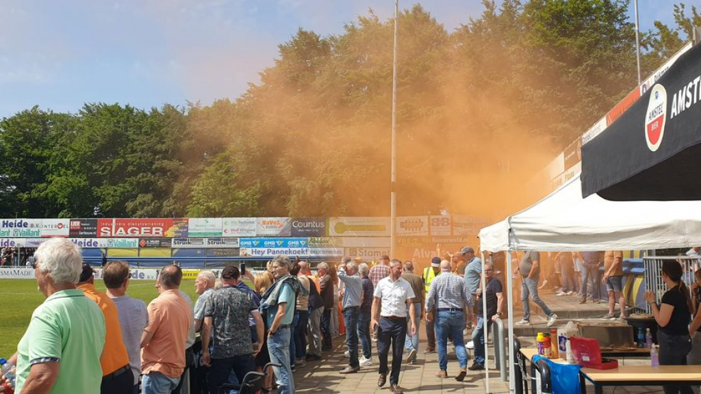 Foto: Sparta Nijkerk loopt periodetitel mis door laakbaar gedrag in een andere wedstrijd