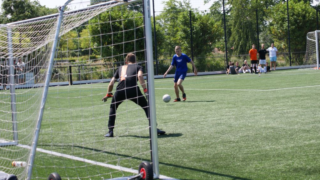 Foto: Bezembinder Dakwerken winnaar bedrijvenvoetbaltoernooi SC Hoevelaken