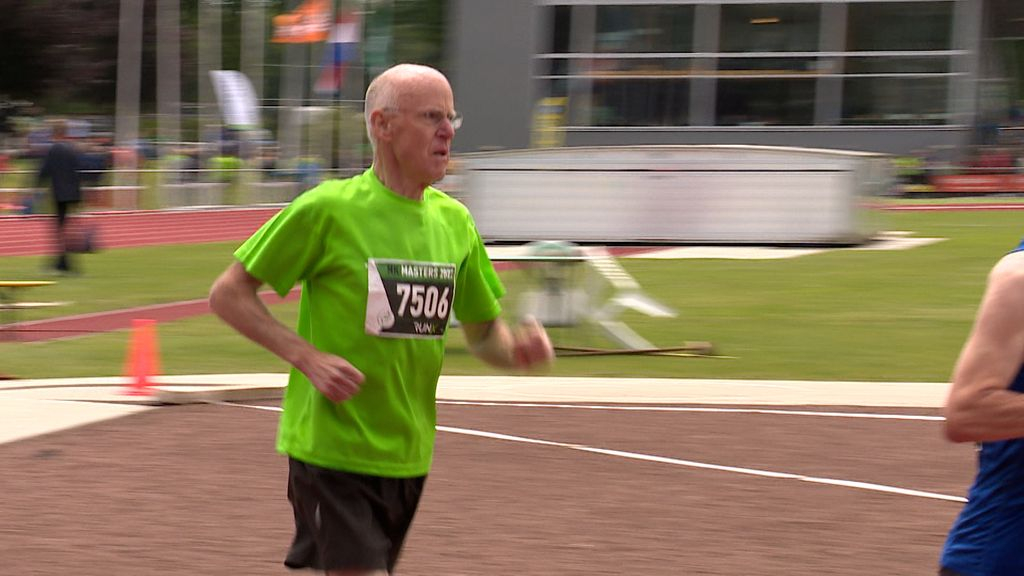 Foto: Wim is 77 en loopt doodleuk mee in NK atletiek