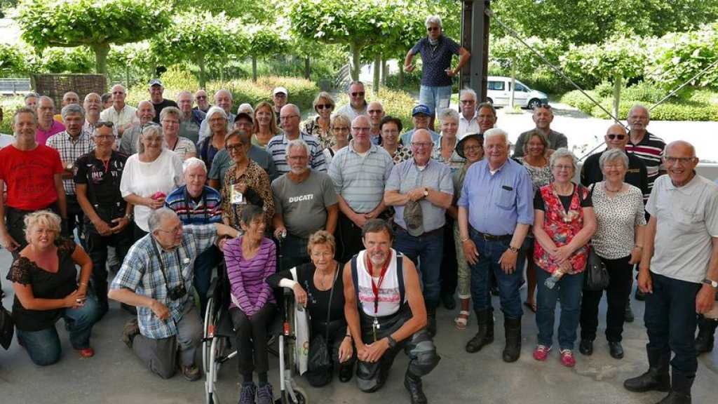 Foto: Motorrijders Stimon adopteren aap en tijger