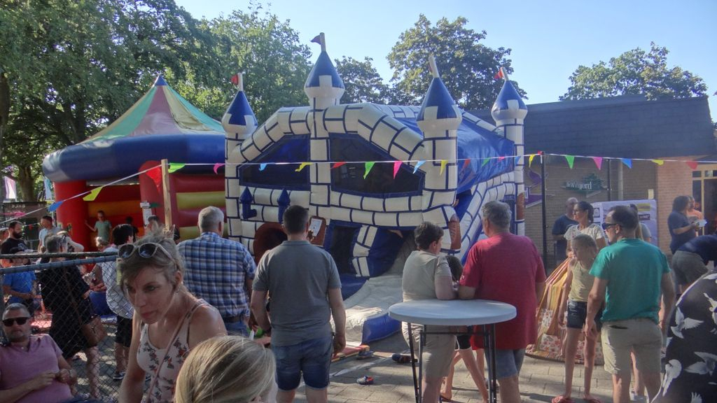 Foto: Super gezellig zomerfeest De Wingerd en de Arend