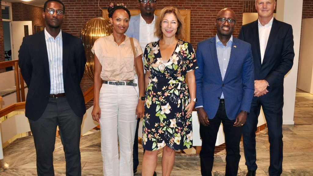 Foto: Bijzonder bezoek tijdens 49ste wielerronde van Nunspeet