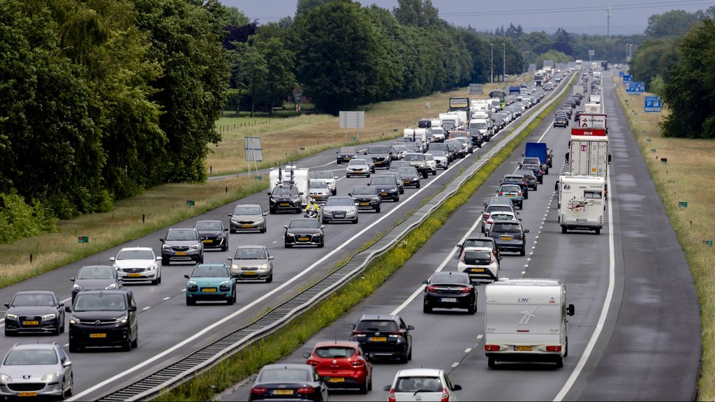 Foto: Uur vertraging op A1 door meerdere ongelukken