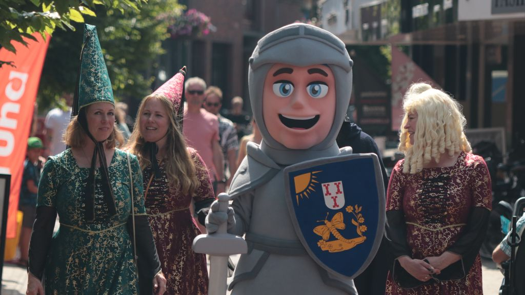 Foto: Nieuwe mascotte van Barneveld gepresenteerd