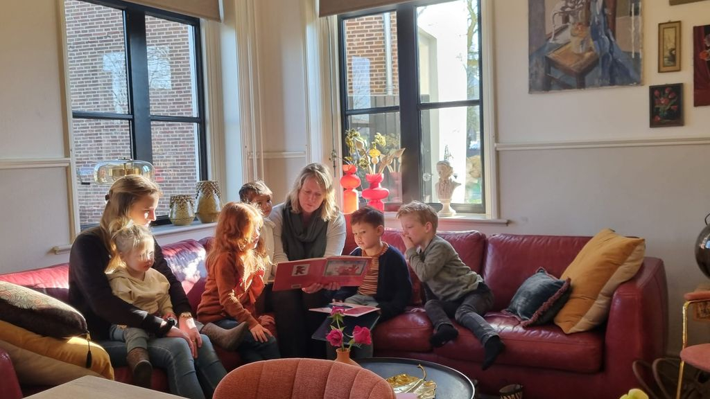 Foto: Kinderzwerfboekkast bij Brink 42 Nijkerk