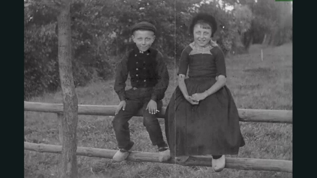 Foto: Na 90 jaar nog een keer over de Veluwe: 'Het was niet zo romantisch als het lijkt'