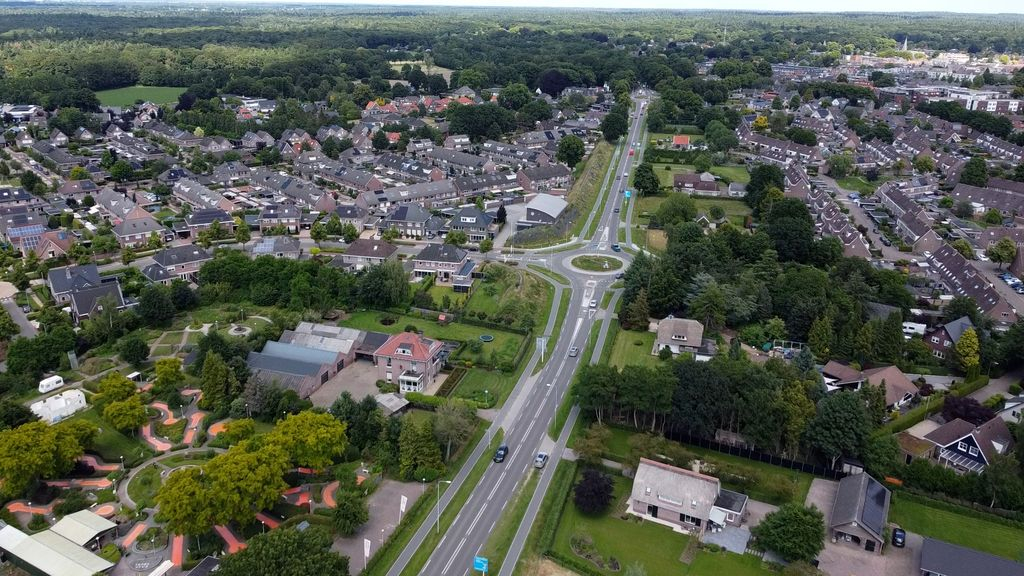 Foto: 'Ik ben enorm geschrokken', zegt deskundige over weg door Putten