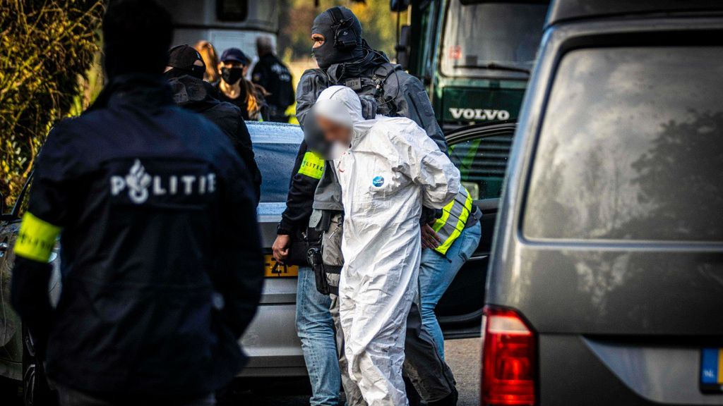 Foto: Tien aanhoudingen bij ontmanteling drugslab