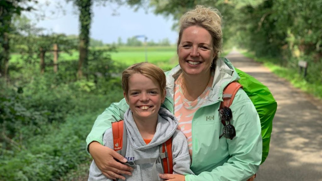 Foto: Daan (10) loopt 300 kilometer voor zijn zieke broertje