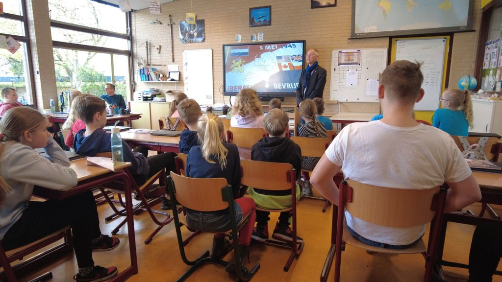 Foto: Voorbereiding herdenking bevrijding van Nunspeet op De Morgenster