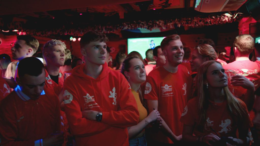 Foto: Lang niet iedereen kijkt naar Oranje: 'Lekker zelf sporten'