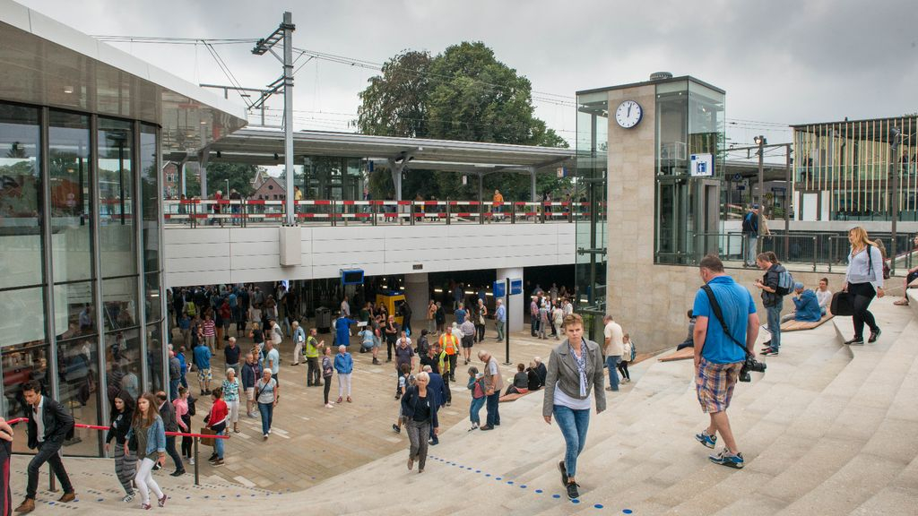 Foto: Liften op station vernield, reparatie gaat maanden duren