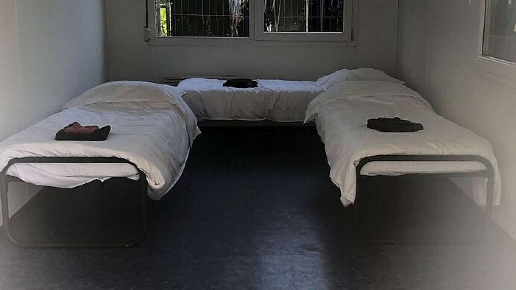 Foto: Vluchtelingen aangekomen op crisisnoodopvang Voorthuizen