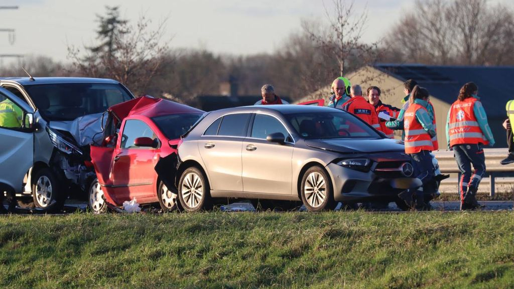 Foto: Flinke vertraging op A1 na ongeval