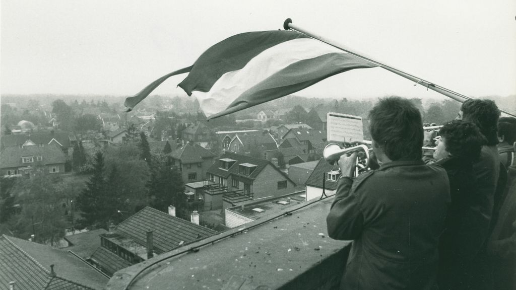Foto: Waarom wordt elk jaar op Koningsdag de reveille geblazen?