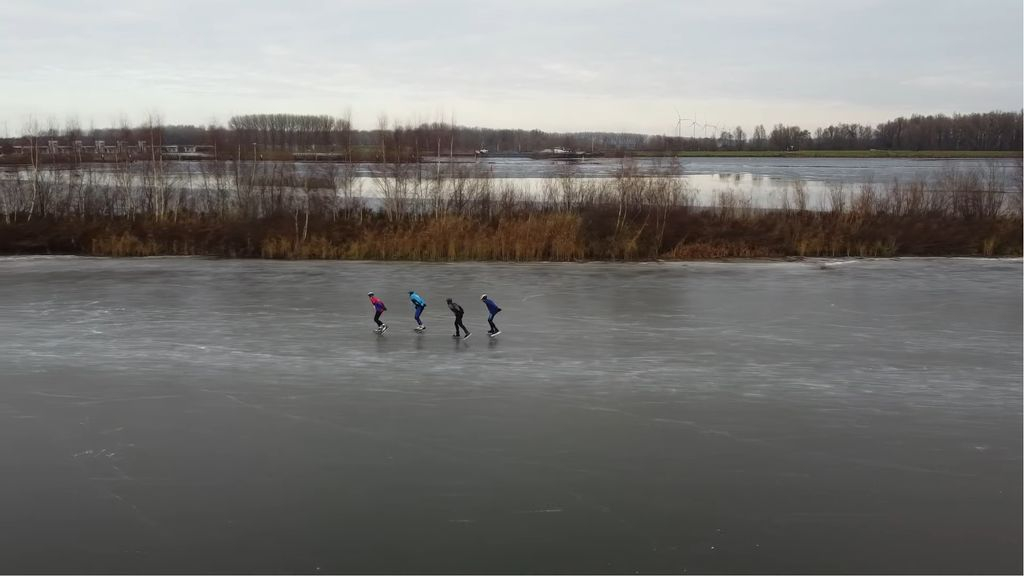 Foto: Schaatsen op Nijkerks natuurijs