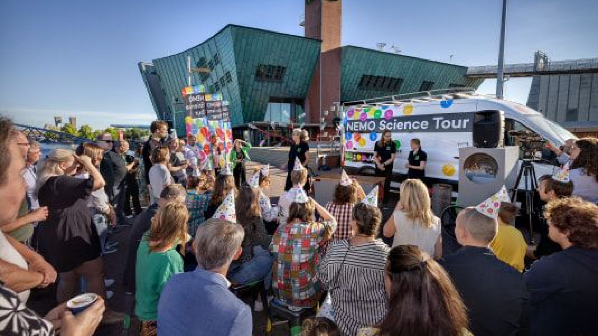 Foto: Verrassende experimenten van NEMO Science Museum te zien in Nijkerk