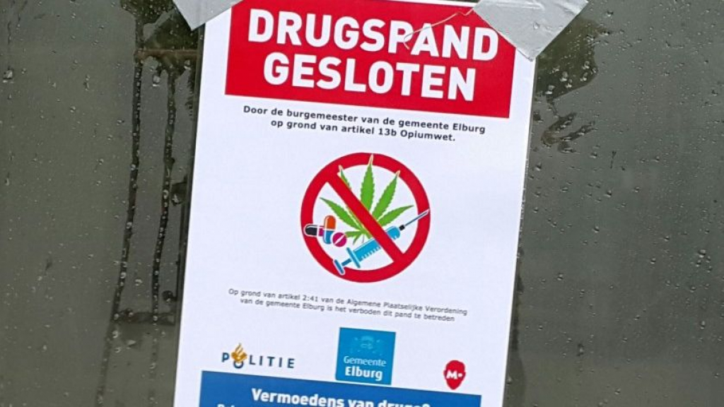 Foto: Bedrijfspand Elburg drie maanden gesloten vanwege hennepkwekerij