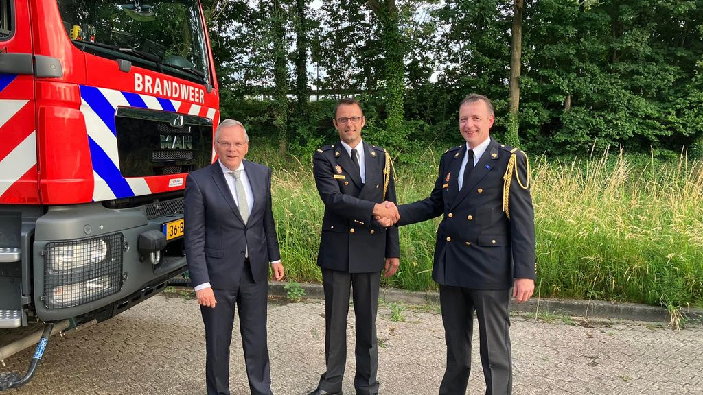 Foto: Burgemeester Luteijn bij jaarvergadering Brandweer