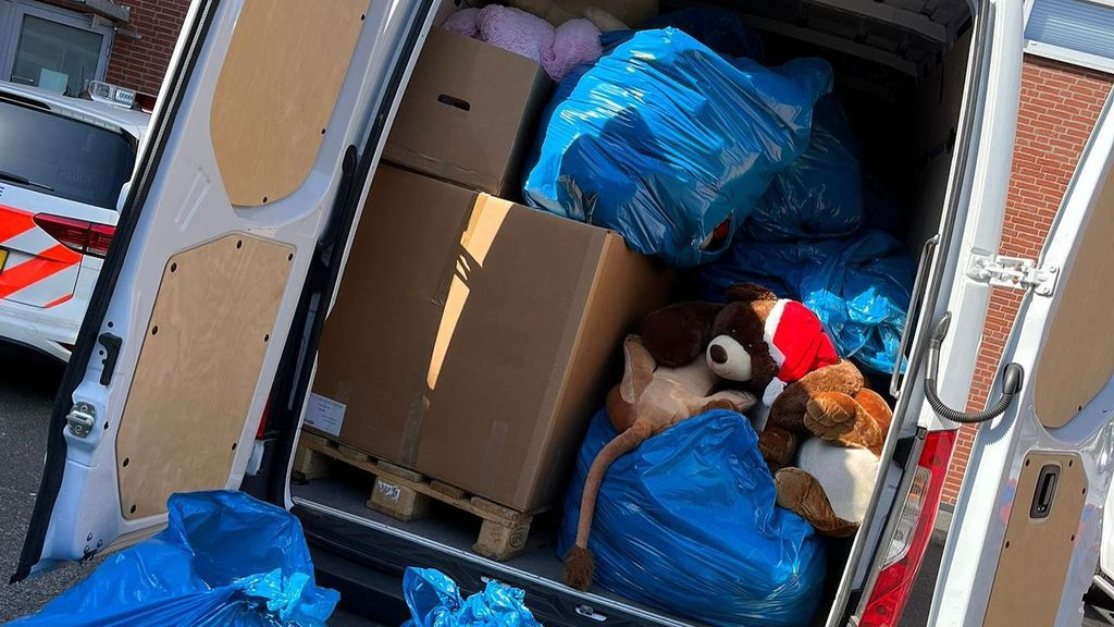 Foto: Zo'n 4000 knuffels krijgen nieuw vriendje of vriendinnetje