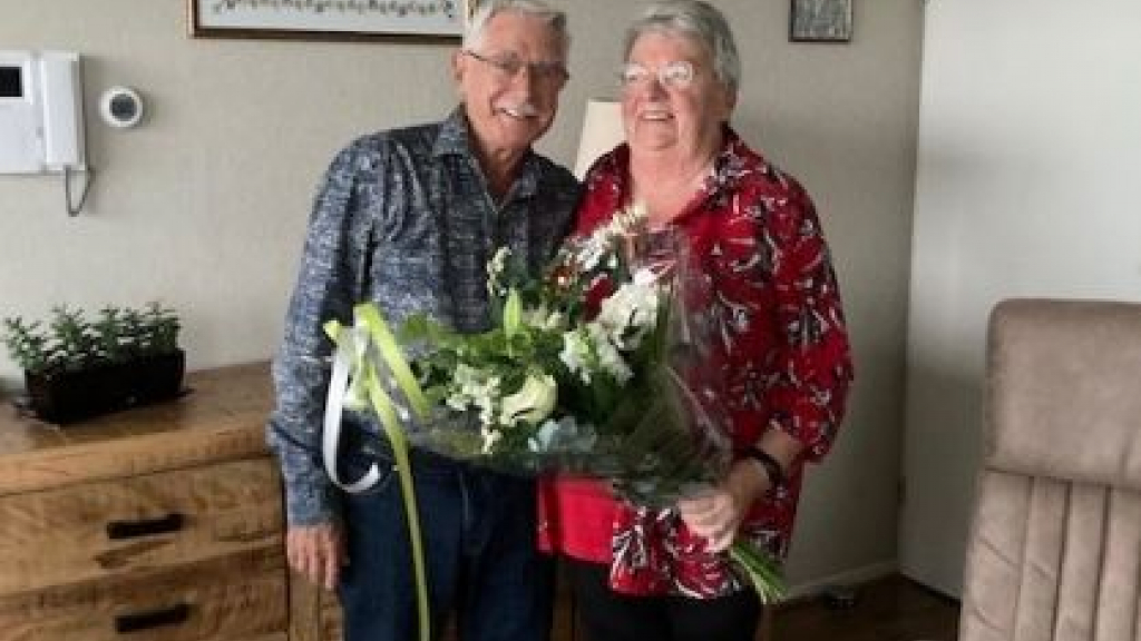 Foto: Burgemeester Renkema bezoekt 60 jarig jubileum bruidspaar Greve-Bosman