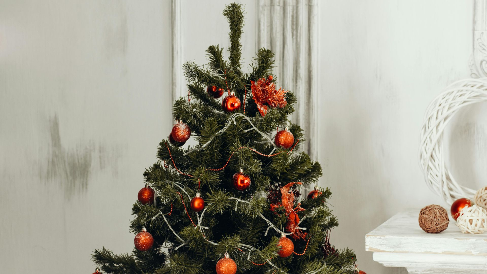 Foto: Kerstbomen gratis aan huis opgehaald