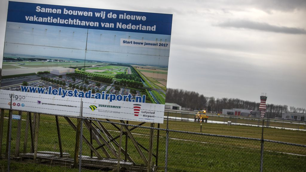 Foto: Blijdschap om onderzoek naar stikstof-gesjoemel Lelystad Airport