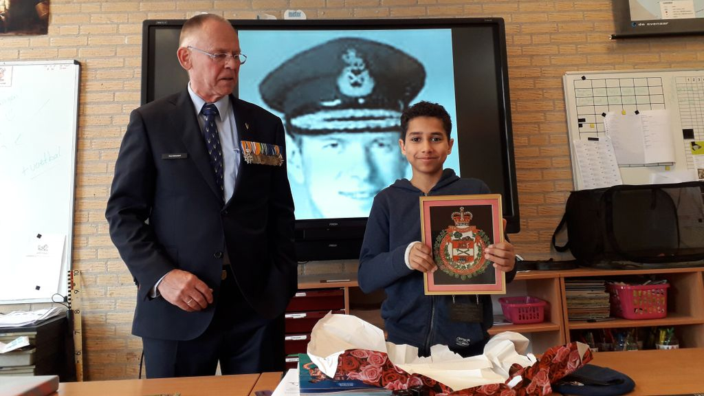 Foto: Leerlingen Morgenster helpen actief mee bij herdenking