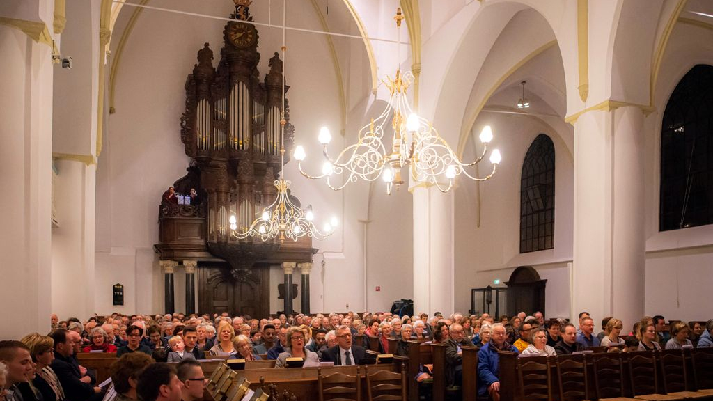 Foto: Kerstzang in Grote Kerk Nijkerk op Kerstavond